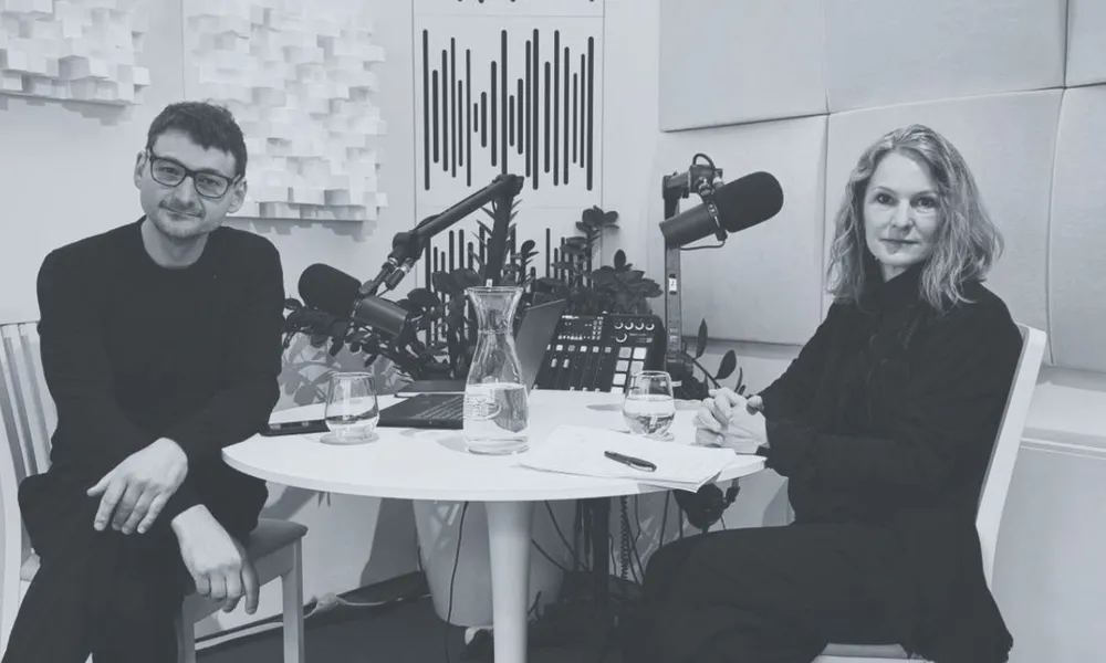 #114 Kein Einzelfall: Was 60 Erlebnisschilderungen über Theaterarbeit erzählen - mit Charlotte Koppenhöfer